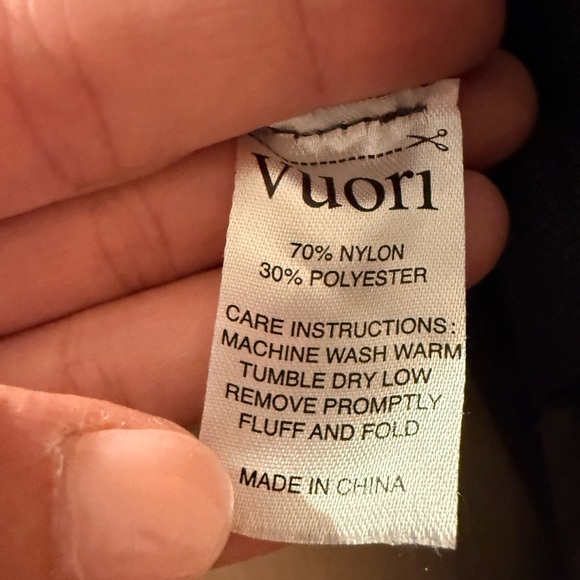 Vuori Seamless Men's Long Sleeve Current Tech Performance Tee - Picture 6 of 8